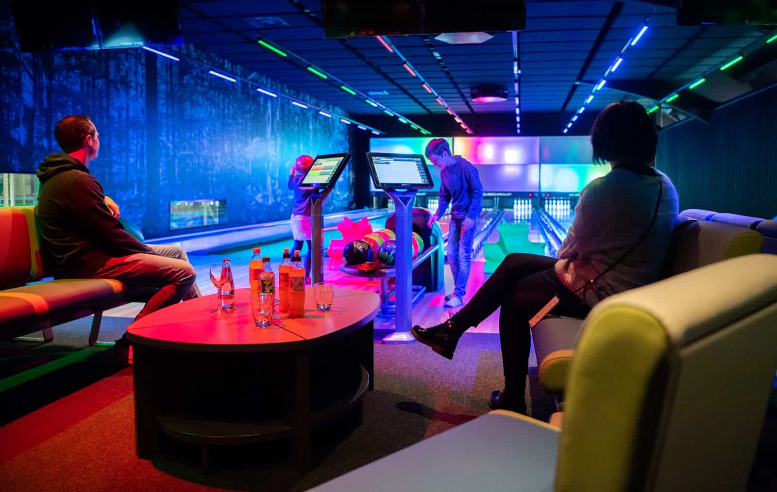 rhoen-park-aktiv-resort-bowling-im-wald-familien-300dpi