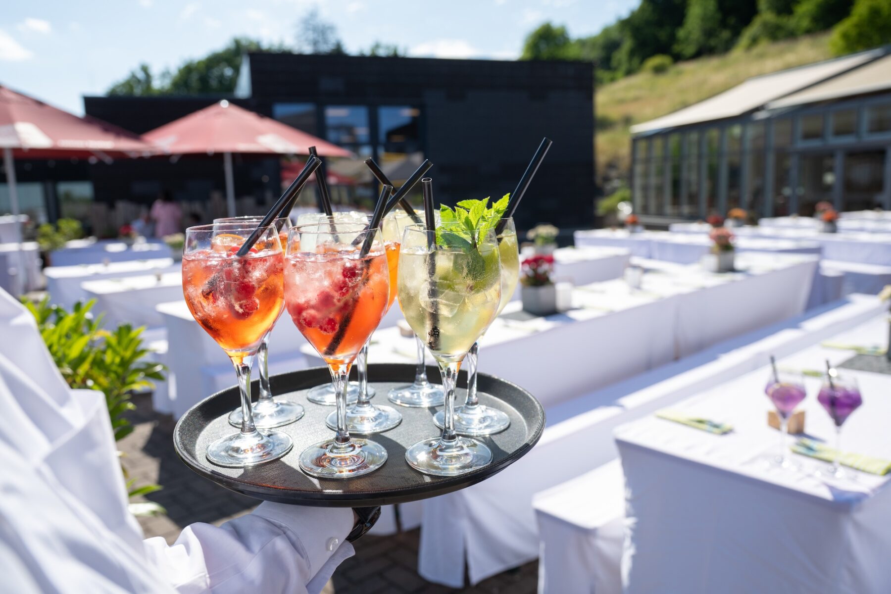 Cocktails auf der Terrasse des Rhön Park Aktiv Resorts
