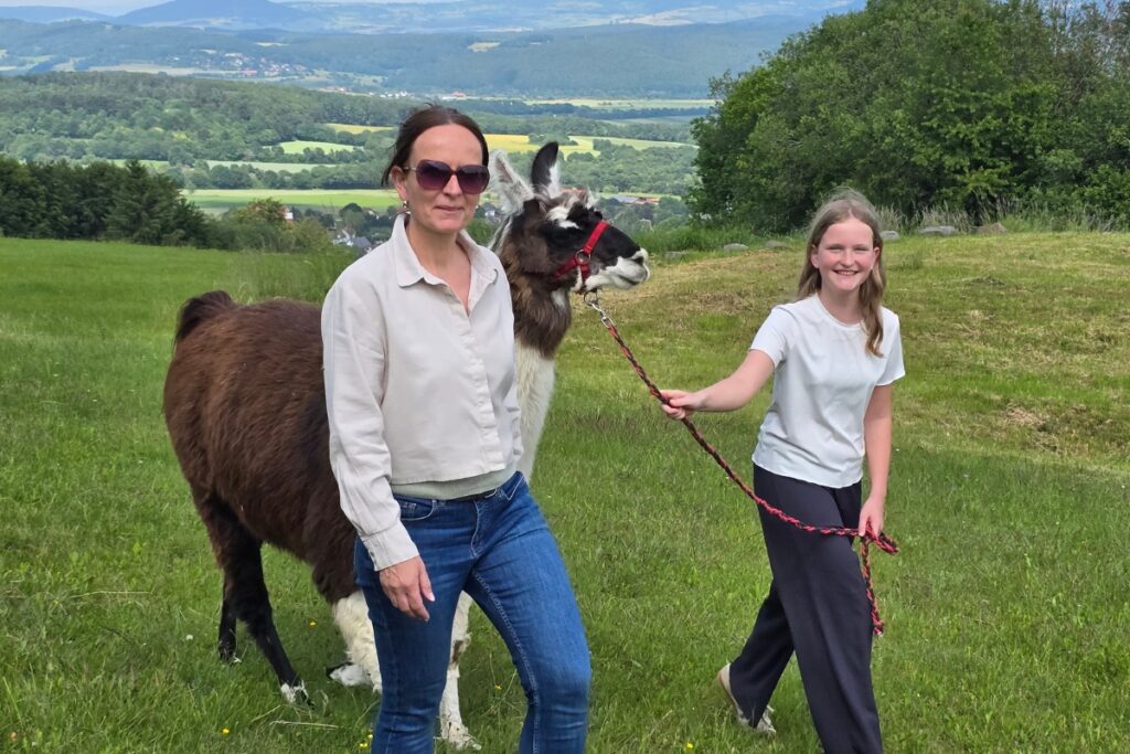 Lama Wanderung im Rhön Park Aktiv Resort