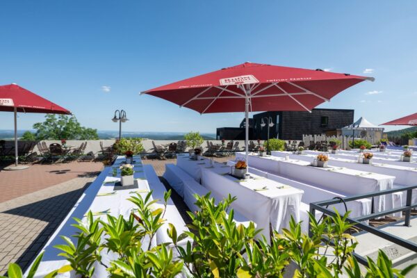RPH-25_DSC_1484_CT Restaurant Terrasse große Tische
