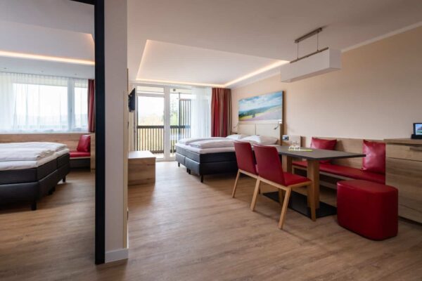 Rhoen-Park-Hotel-Apartment-Deluxe-Wohn-und-Schlafzimmer-300dpi